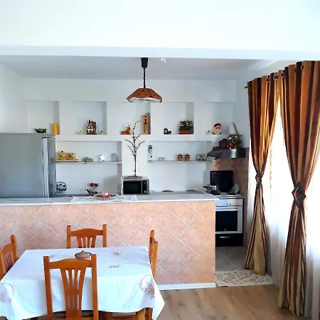 아파트 Familiar Apartments!near The & Butrinti Lake!